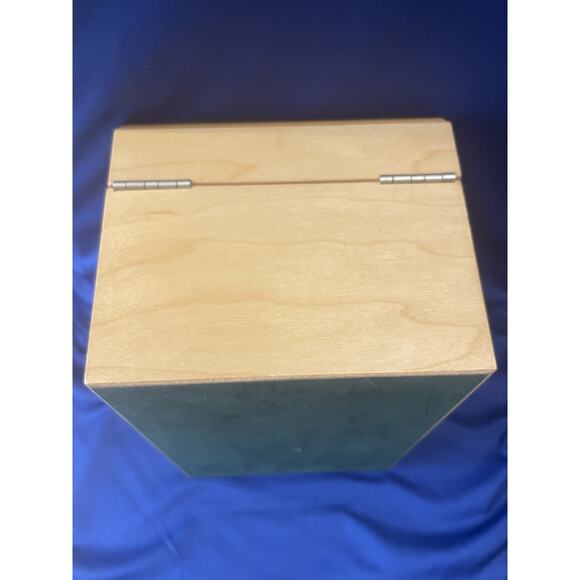 Light Color Wooden Cigar Humidor Box - Picture 7 of 8
